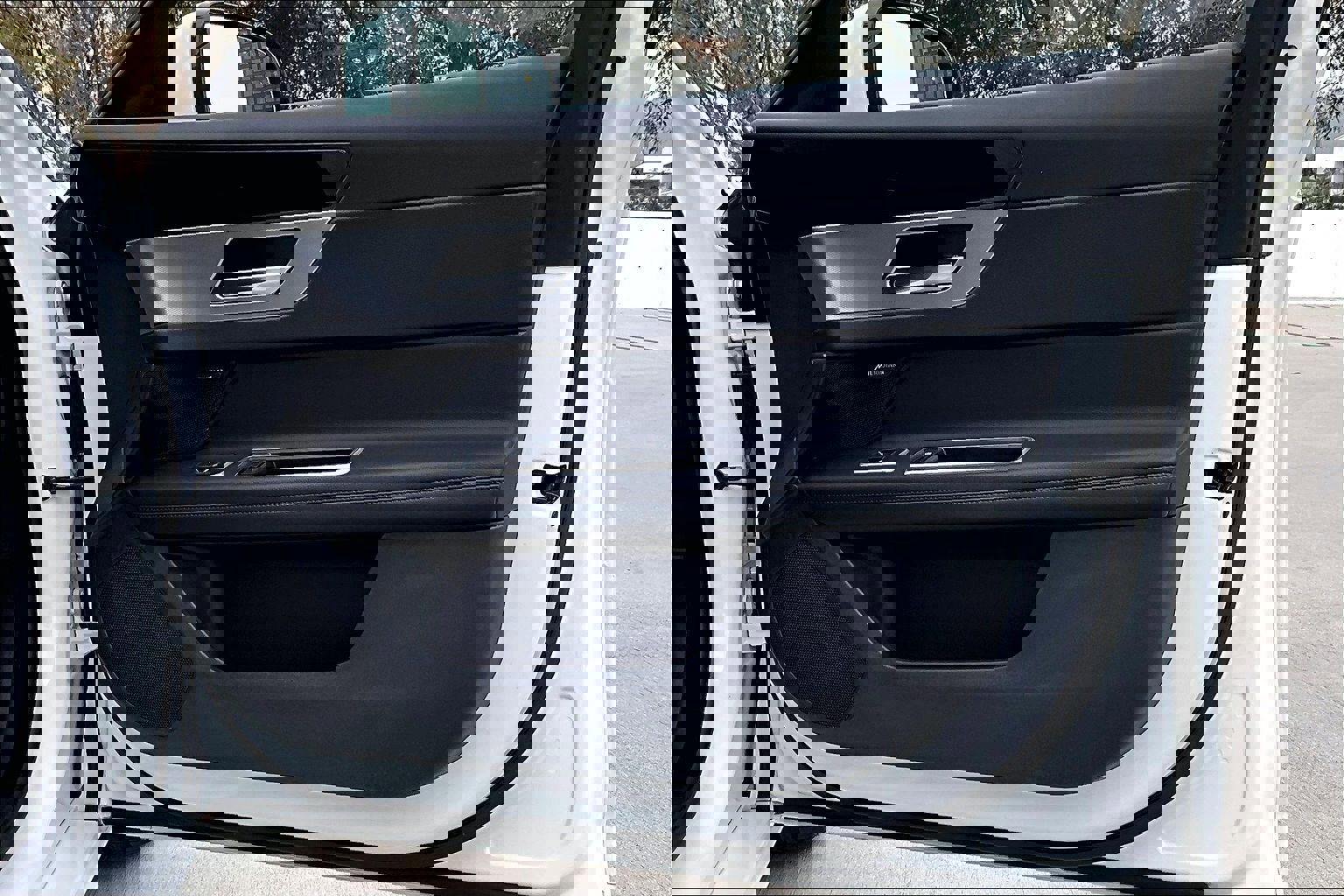 Used 2019 Jaguar XF Prestige image 28