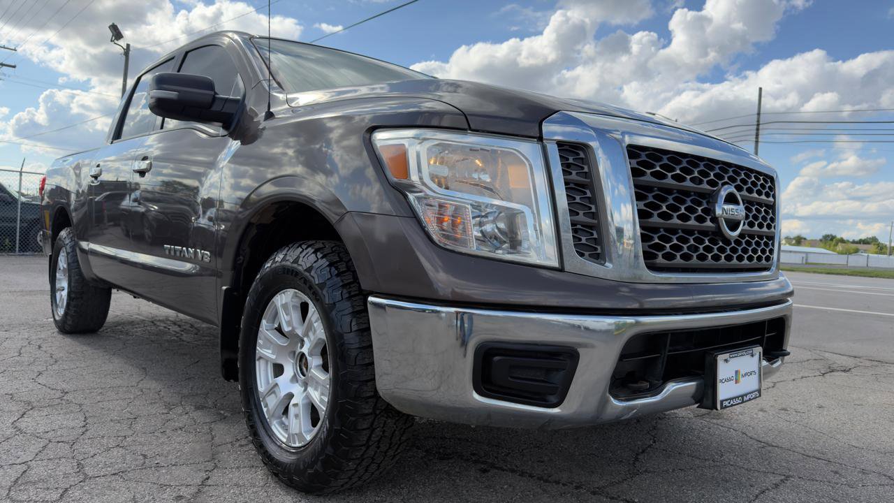 Used 2018 Nissan Titan SV AWD/4WD image 13