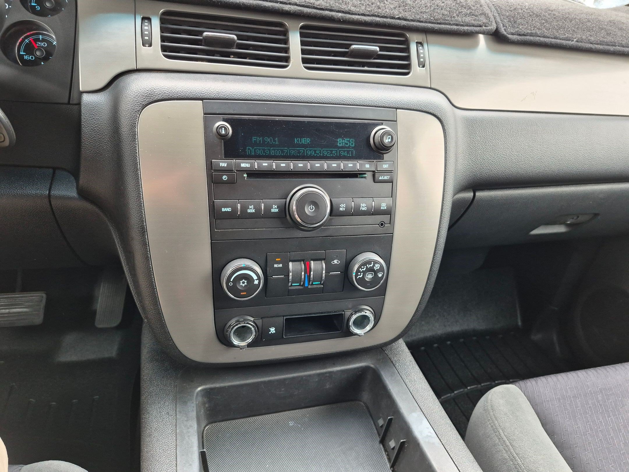Used 2009 Chevrolet Suburban 2500 LS w/ Skid Plate Package AWD/4WD image 22