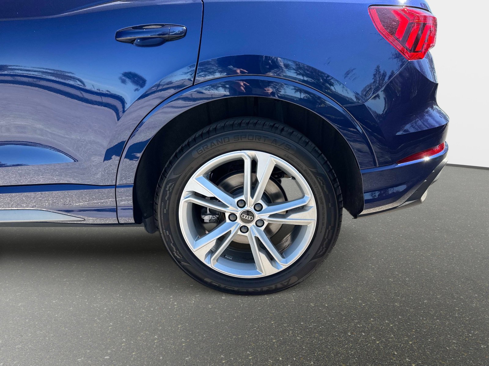 Used 2023 Audi Q3 2.0T Premium w/ Convenience Package image 12