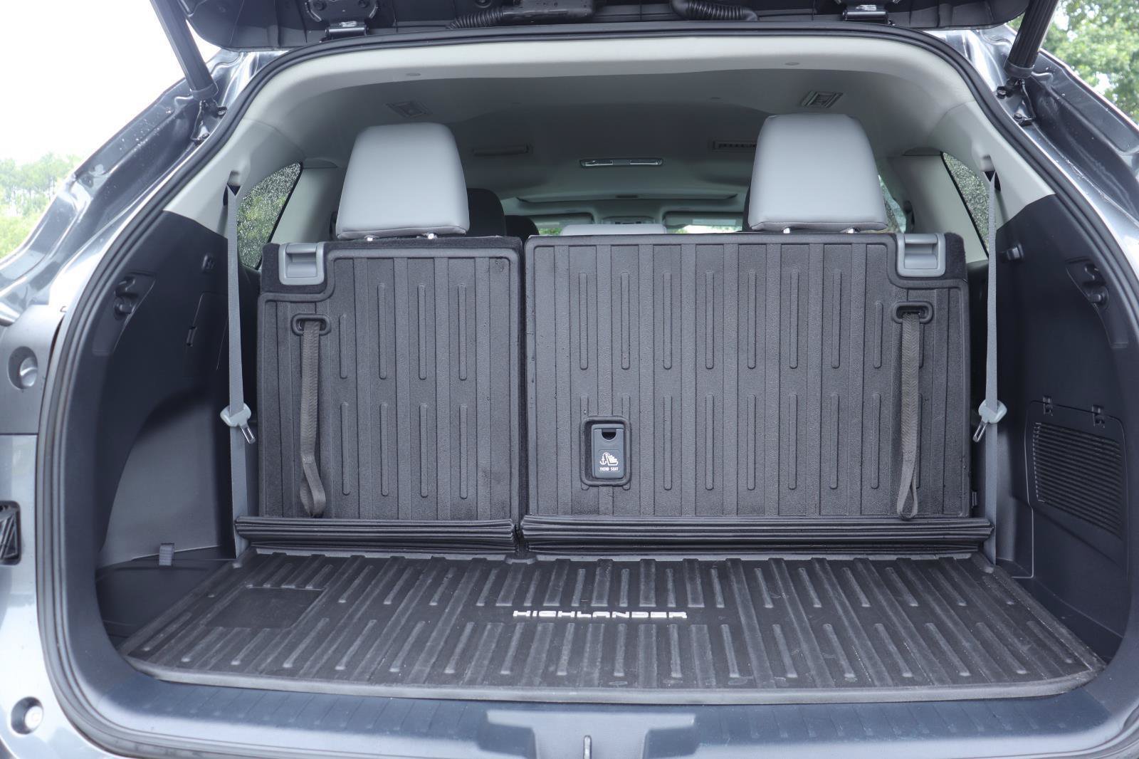 Used 2023 Toyota Highlander XLE FWD image 14