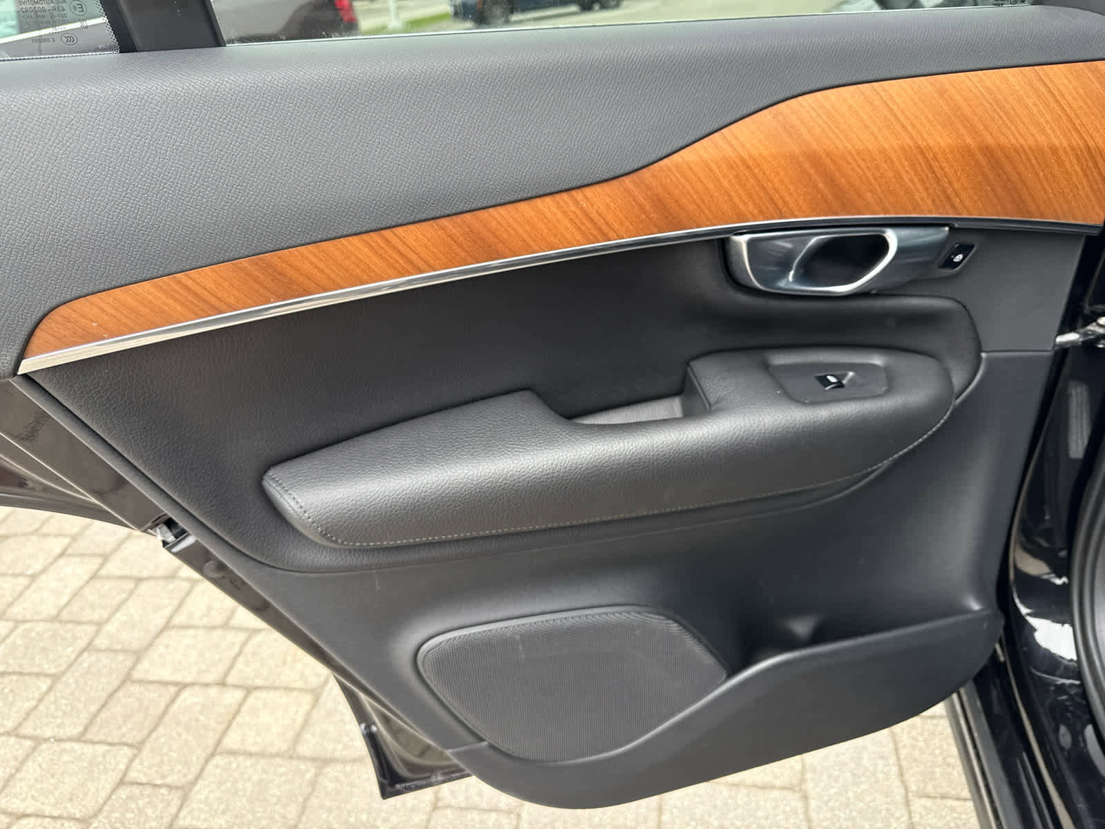 Used 2021 Volvo XC90 T6 Momentum image 8