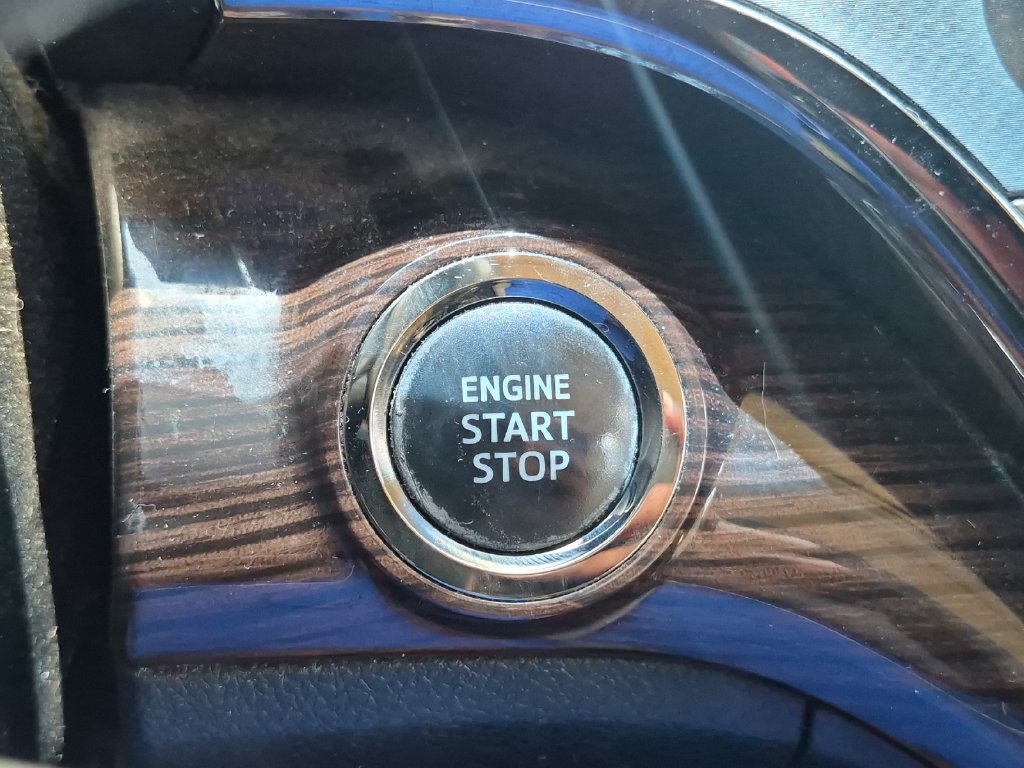 Used 2015 Toyota Avalon Limited FWD image 22