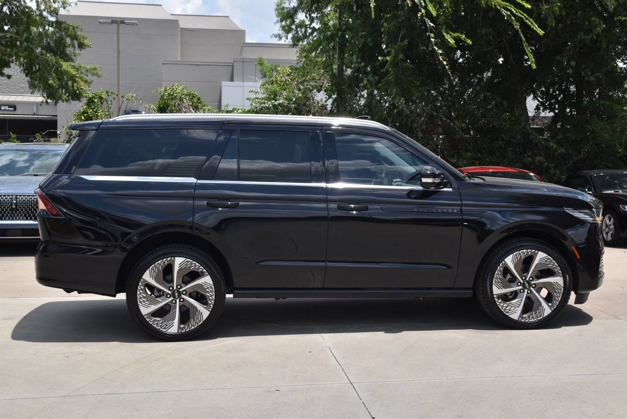 New 2026 Lincoln Navigator Black Label AWD/4WD image 5