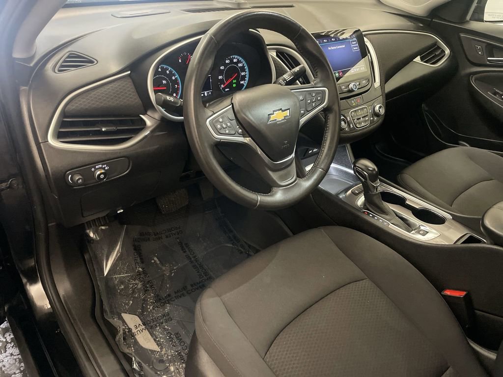 Used 2022 Chevrolet Malibu LT w/ Redline Edition FWD image 4
