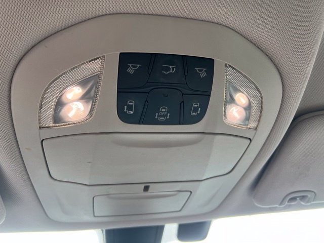 Used 2018 Chrysler Pacifica Touring-L w/ Tire & Wheel Group FWD image 22