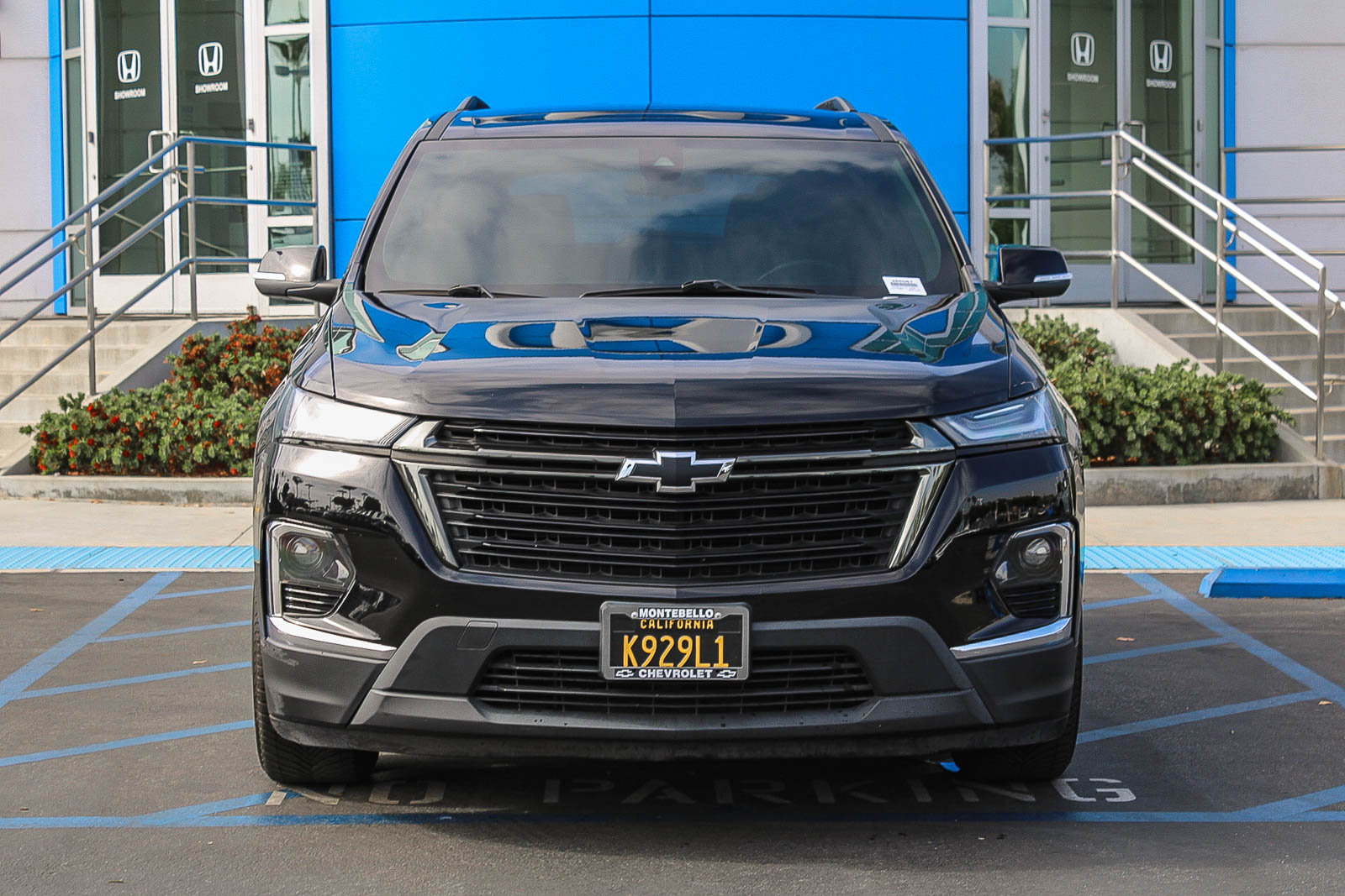 Used 2022 Chevrolet Traverse LT FWD image 2