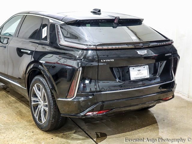 New 2025 Cadillac Lyriq Luxury w/ LPO, Floor Liner Package AWD/4WD image 6