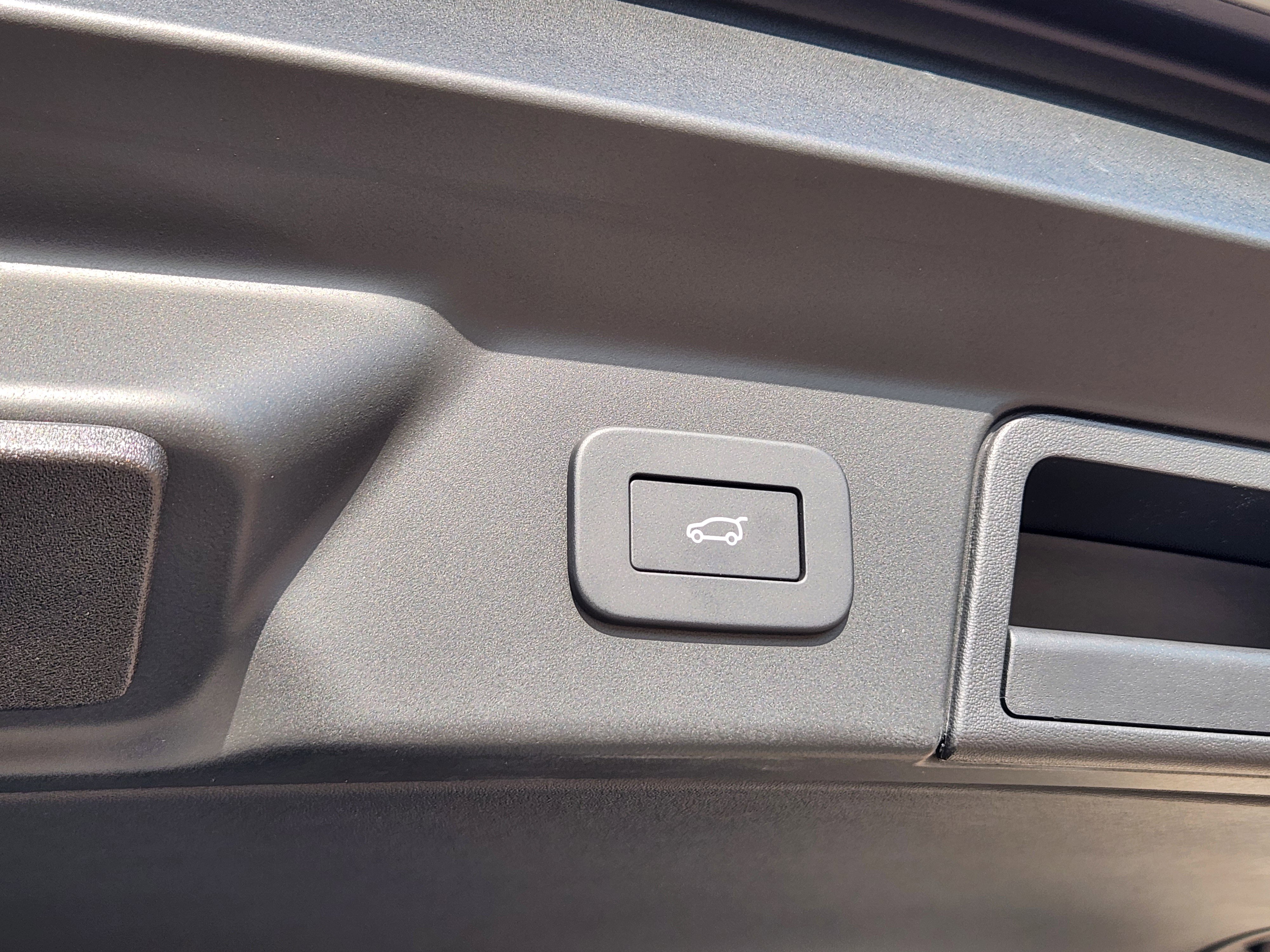 New 2026 Land Rover Range Rover Velar Dynamic SE image 34