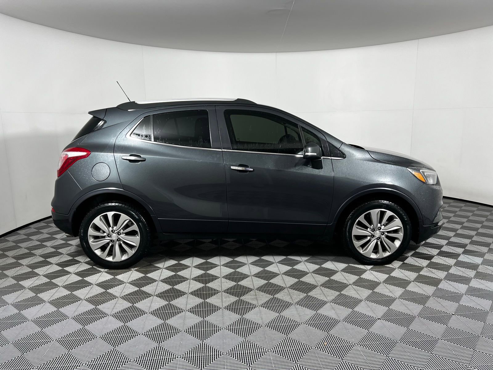 Used 2018 Buick Encore Preferred image 4