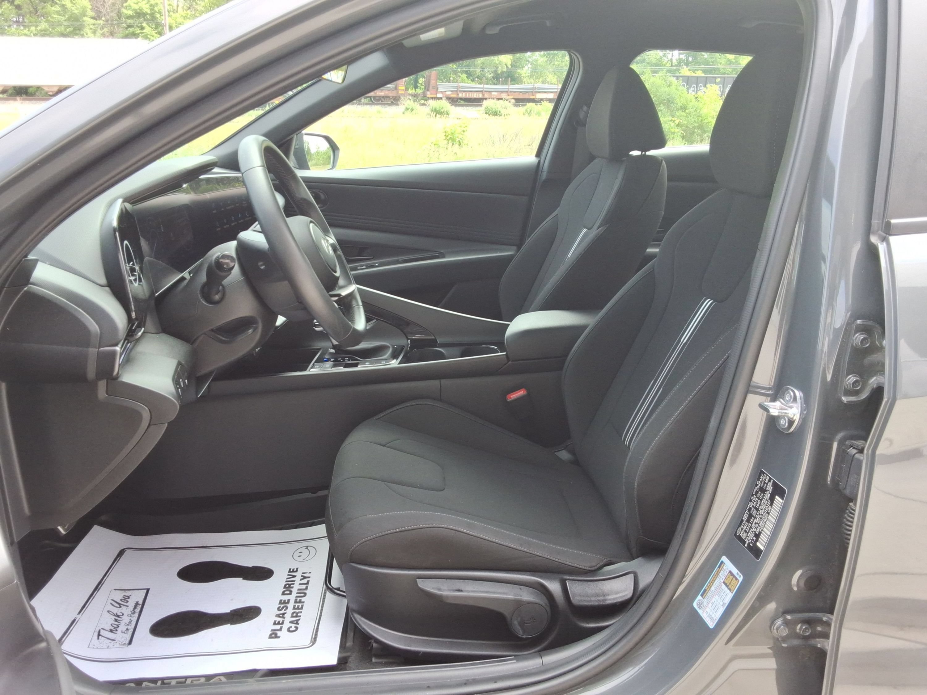 Used 2025 Hyundai Elantra SEL FWD image 27