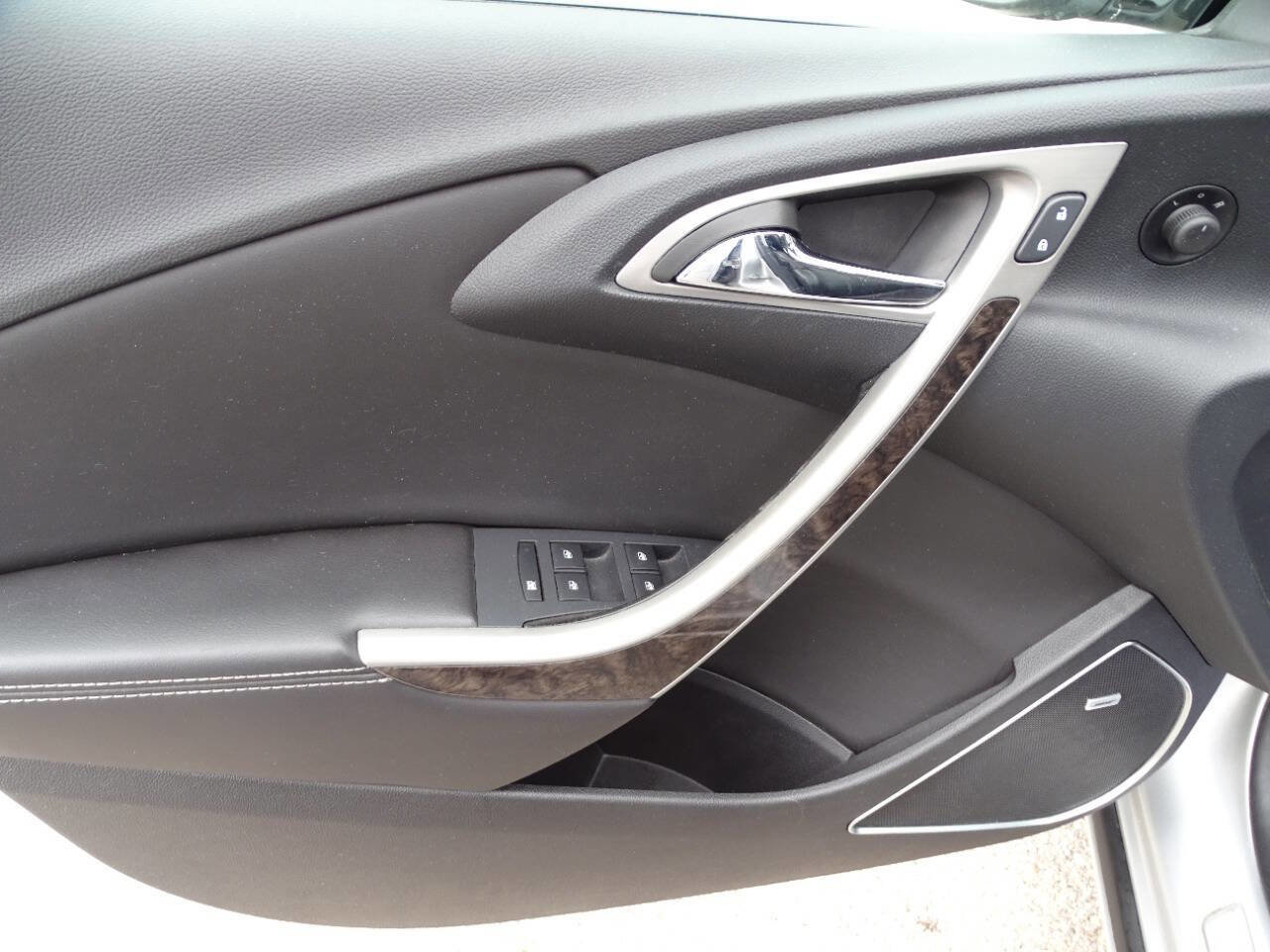 Used 2015 Buick Verano Leather FWD image 16