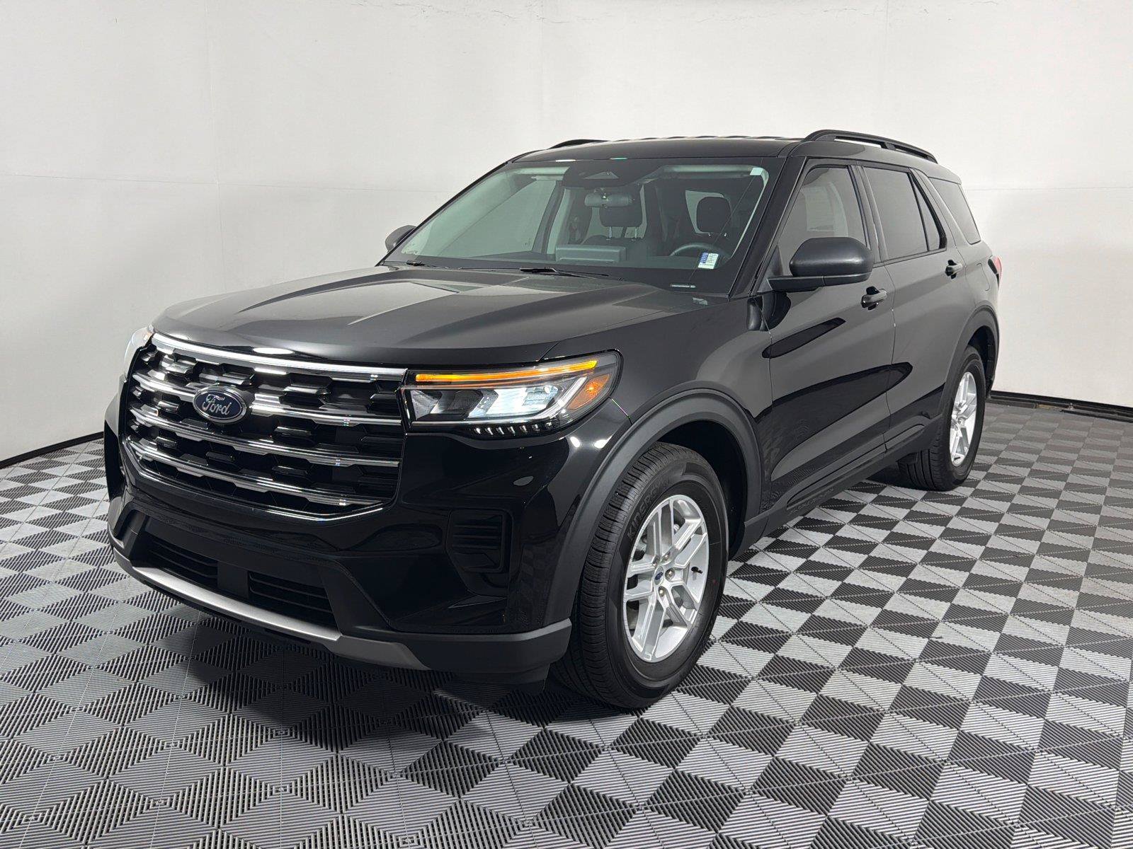 Used 2026 Ford Explorer Active RWD image 3