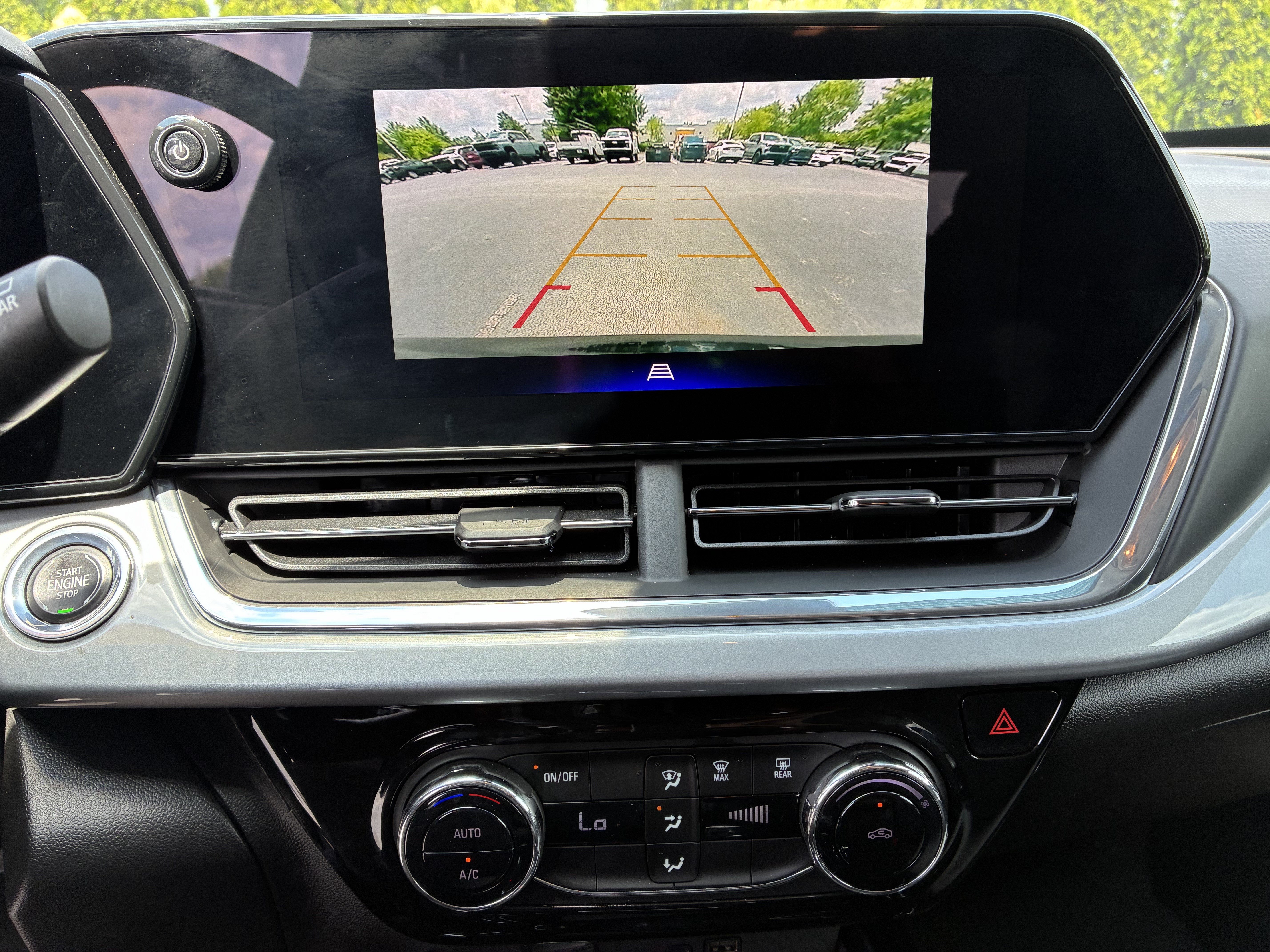Used 2025 Chevrolet Trax LT FWD image 32