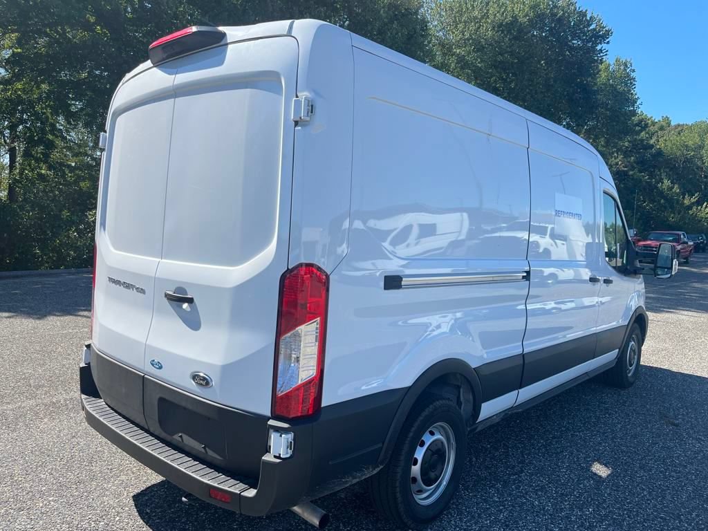 New 2025 Ford Transit 250 148 Medium Roof RWD image 18
