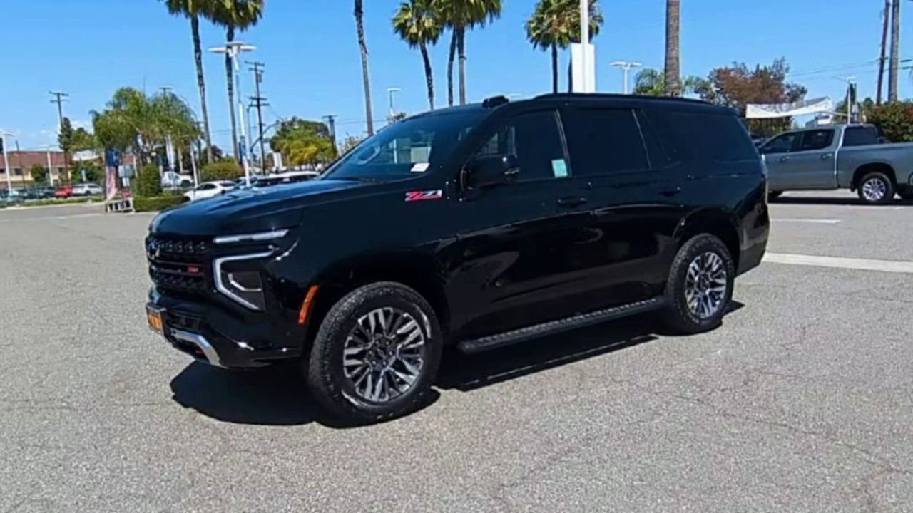 Used 2025 Chevrolet Tahoe Z71 w/ Comfort Package AWD/4WD image 4