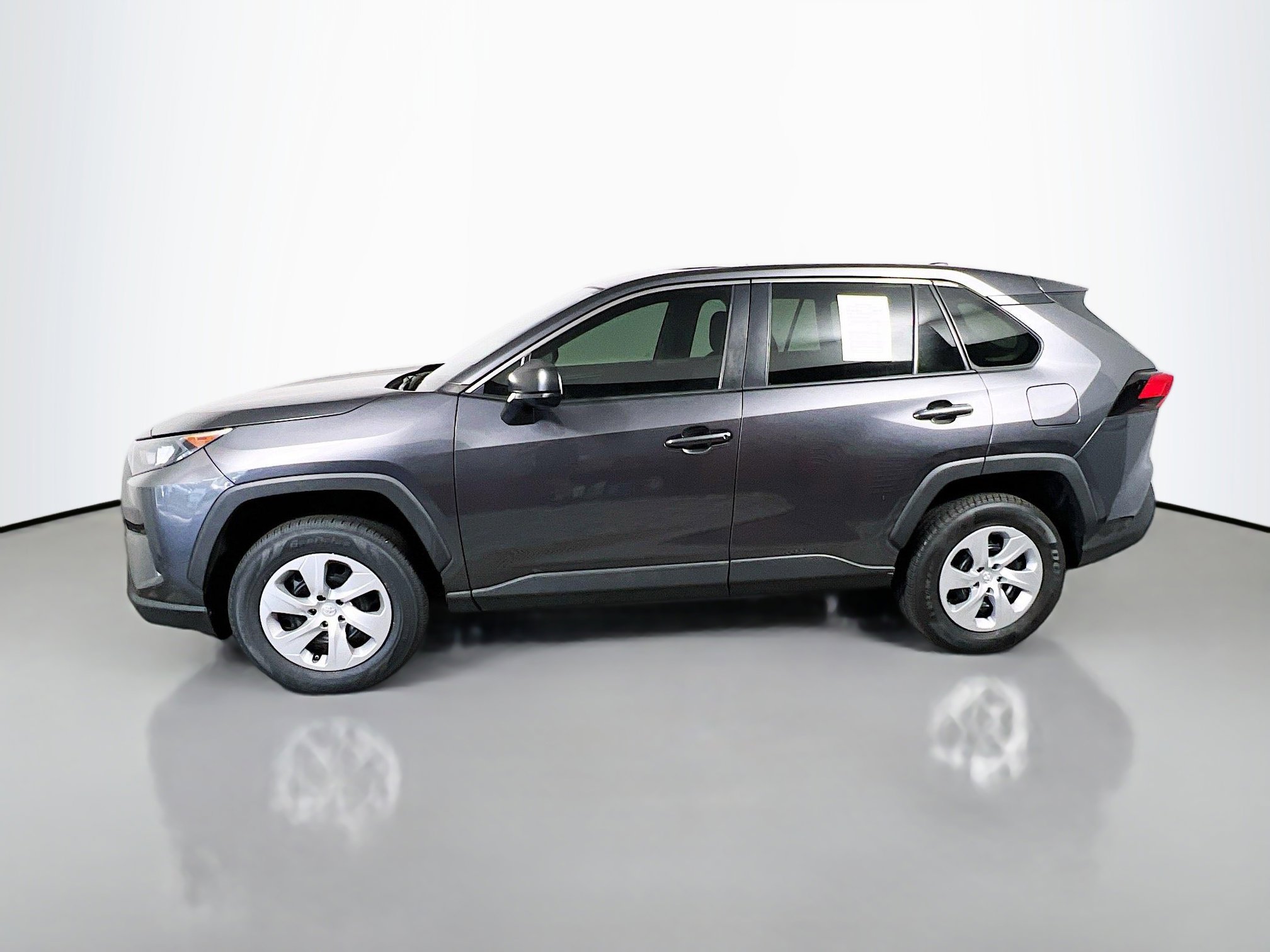 Used 2022 Toyota RAV4 LE FWD image 9