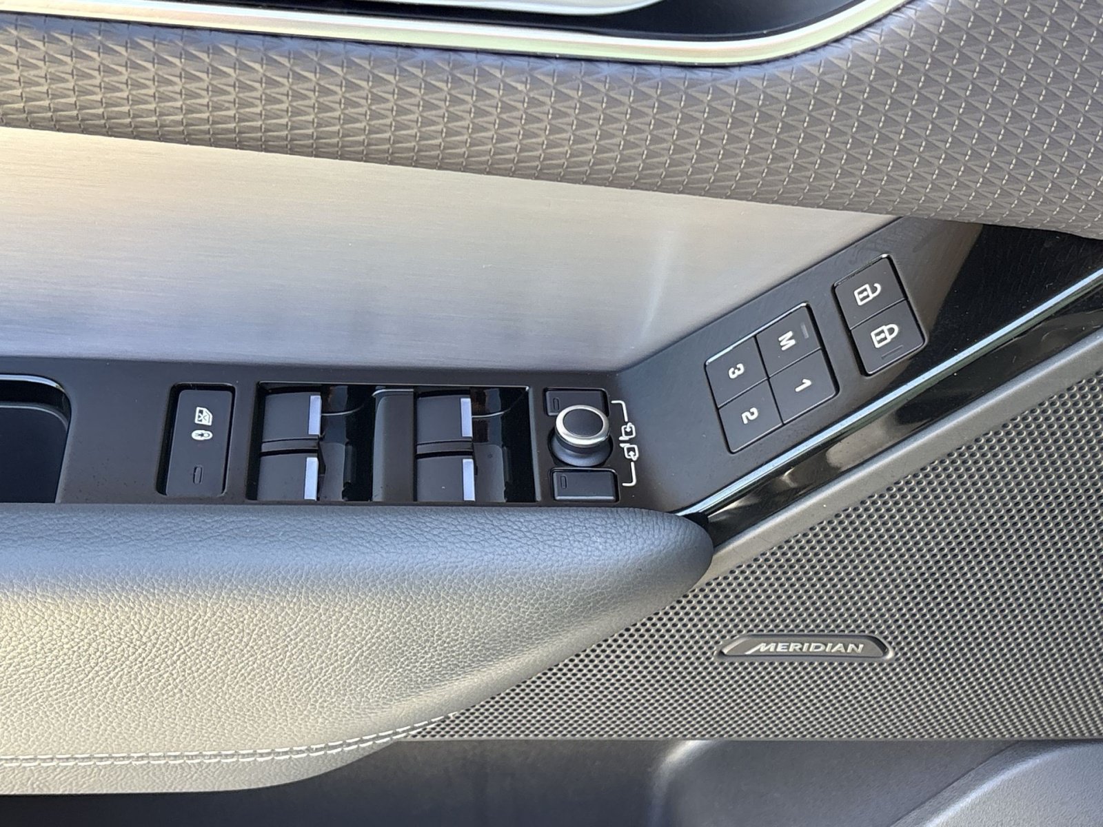 Used 2021 Land Rover Range Rover Velar R-Dynamic S AWD/4WD image 20