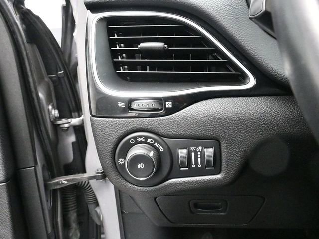 Used 2019 Jeep Cherokee Latitude Plus image 25