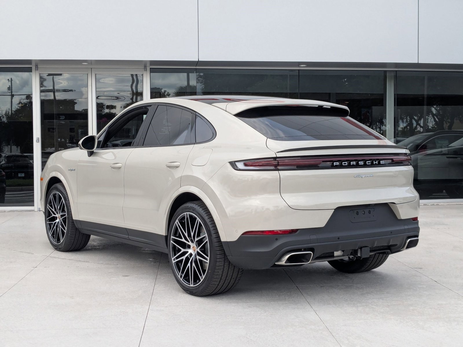 New 2026 Porsche Cayenne E-Hybrid image 3