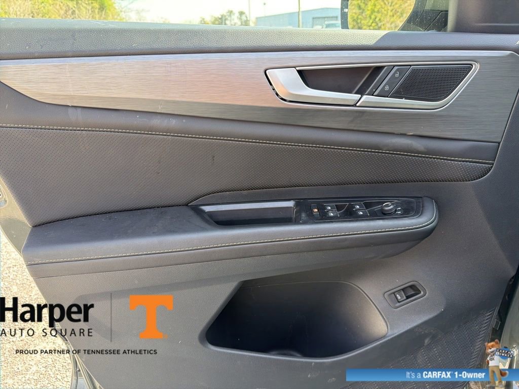 Used 2025 Volkswagen Atlas Cross Sport SE w/ Panoramic Sunroof Package image 19