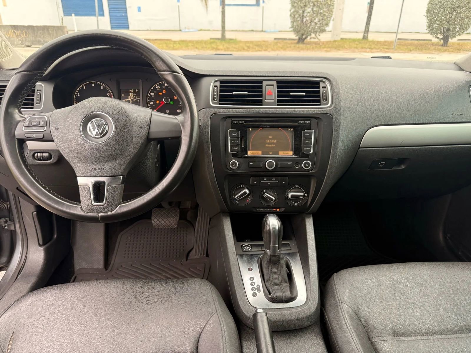 Used 2011 Volkswagen Jetta SEL image 13