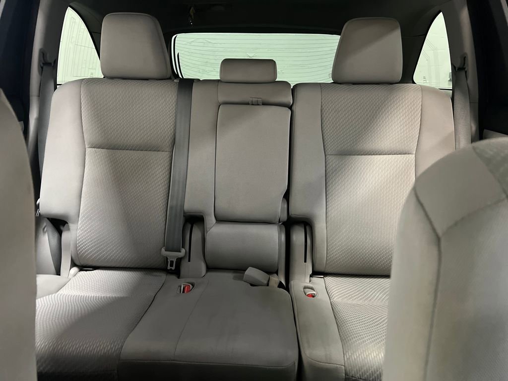 Used 2018 Toyota Highlander LE image 29
