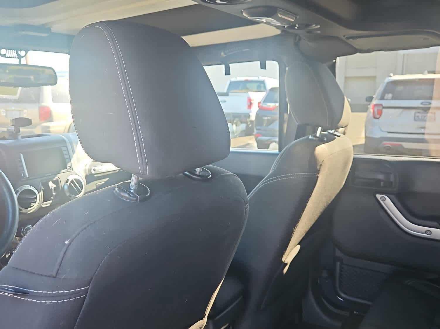 Used 2018 Jeep Wrangler Unlimited Sahara w/ Connectivity Group image 11