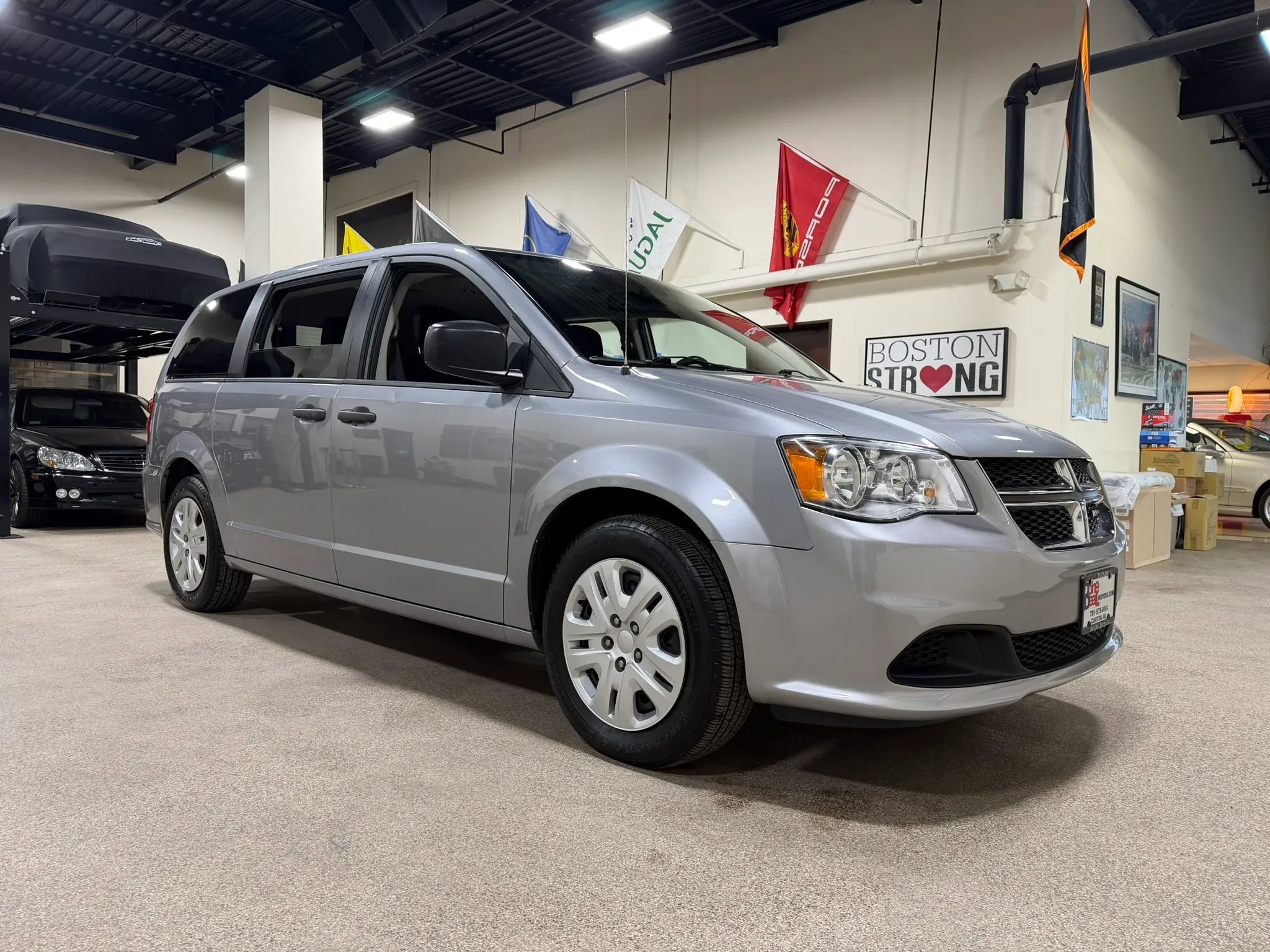 Used 2019 Dodge Grand Caravan SE image 6