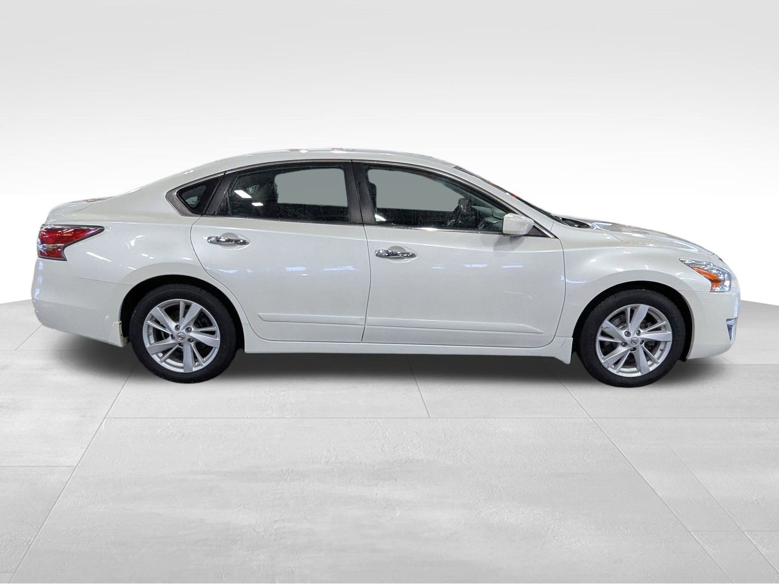Used 2014 Nissan Altima 2.5 SV image 5