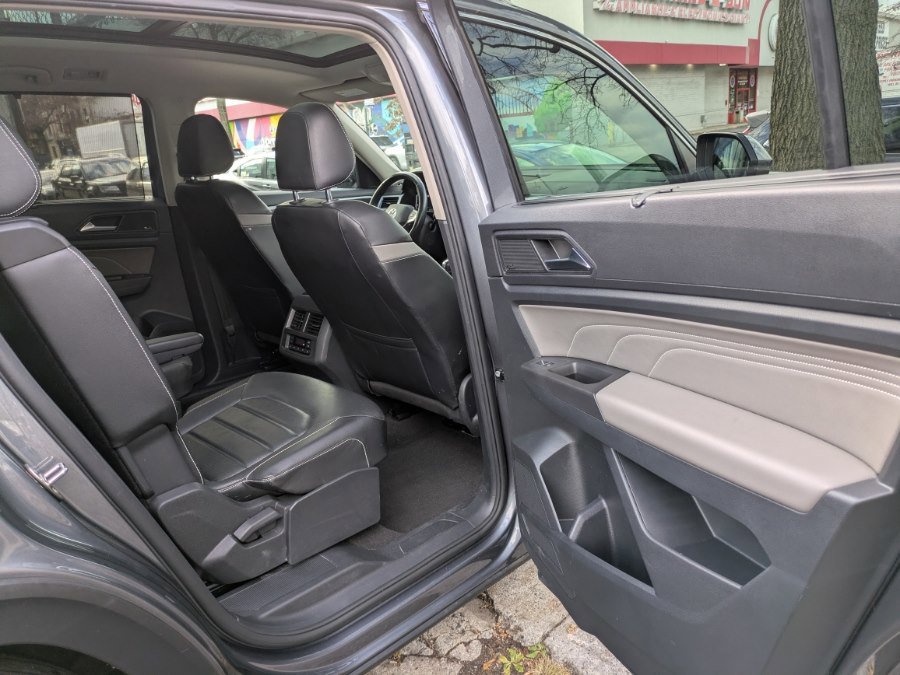 Used 2022 Volkswagen Atlas SEL Premium image 9