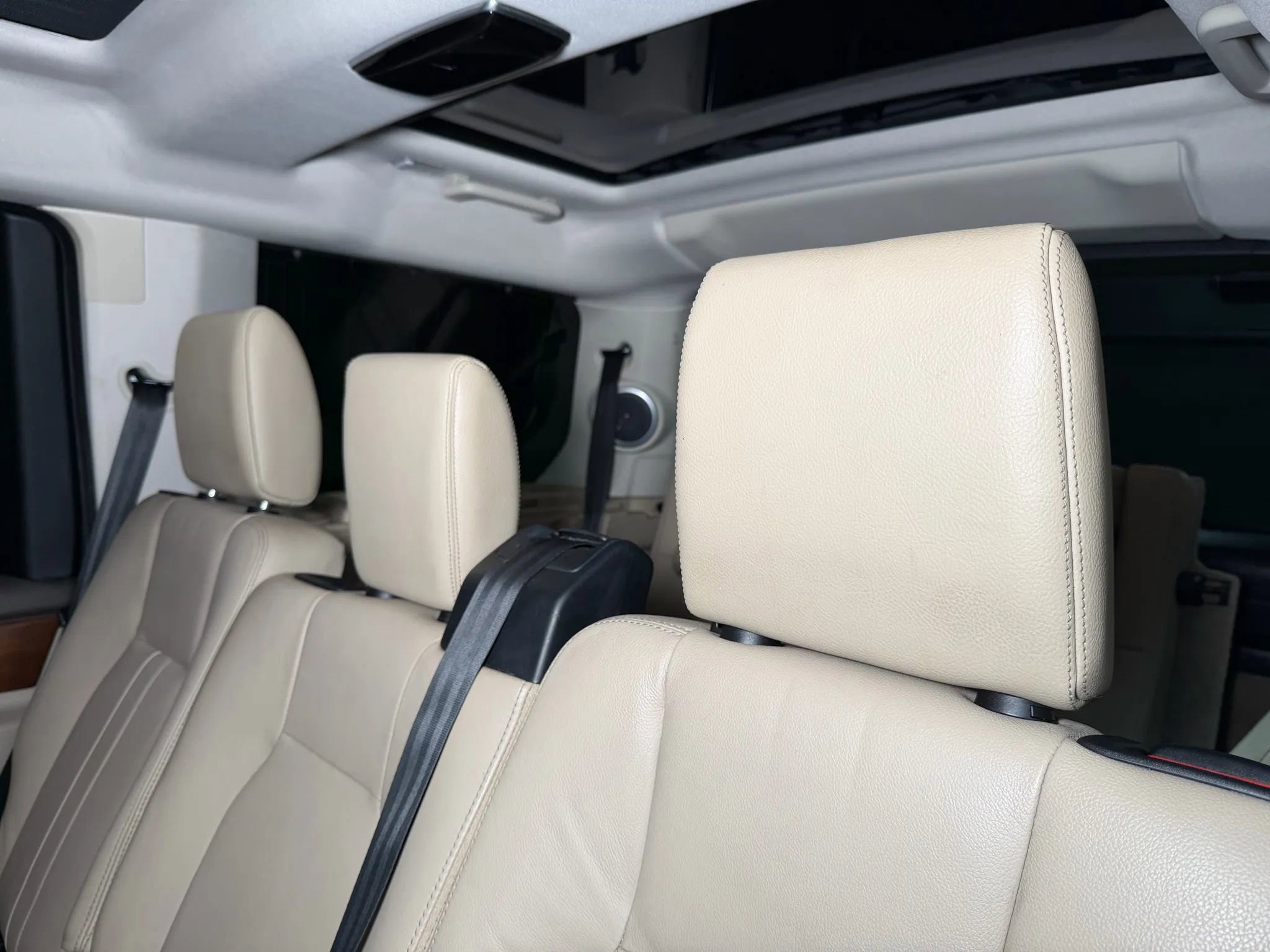 Used 2016 Land Rover LR4 HSE AWD/4WD image 16