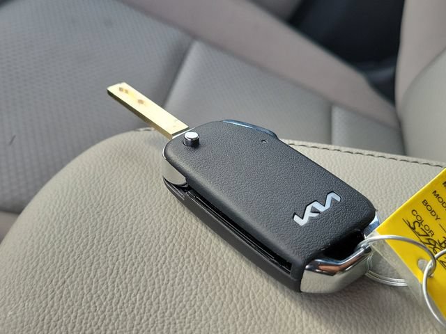 Used 2025 Kia Soul LX FWD image 35