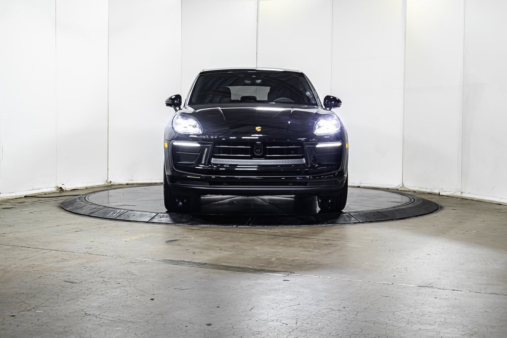 Certified 2025 Porsche Macan image 10