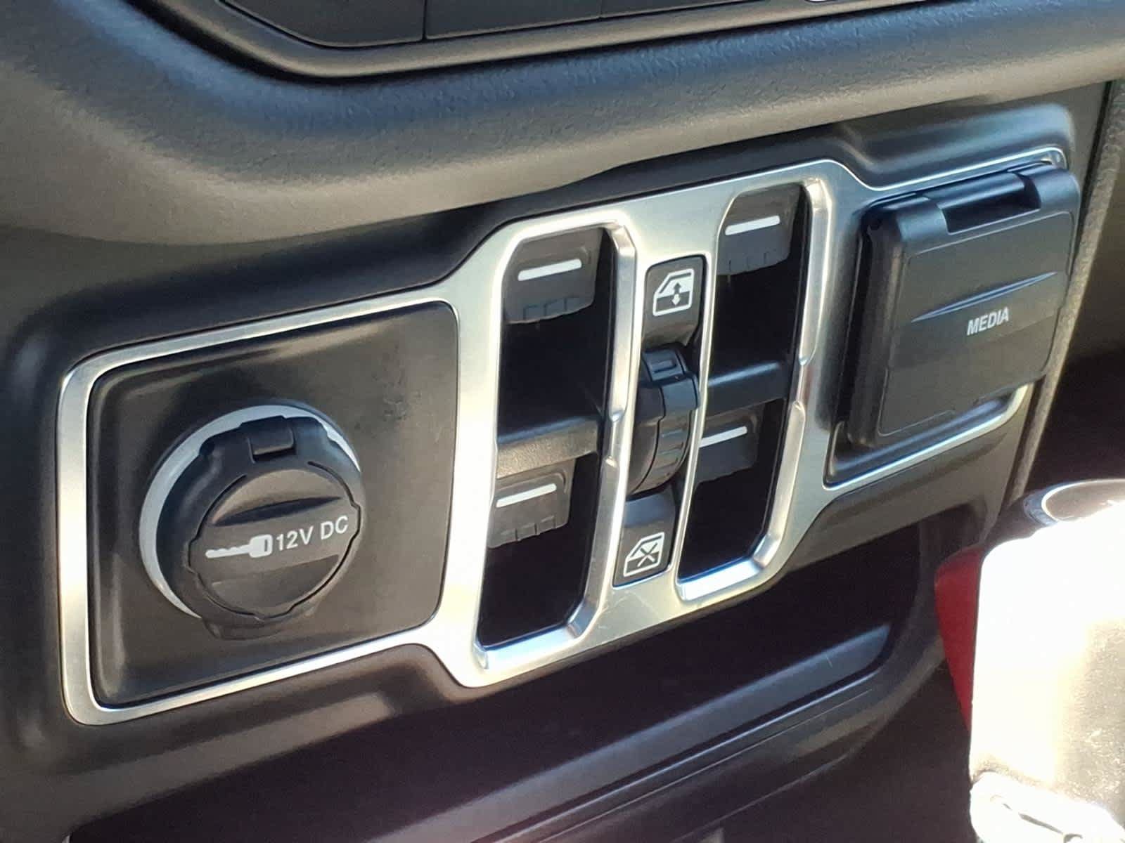 Used 2024 Jeep Wrangler High Altitude AWD/4WD image 25
