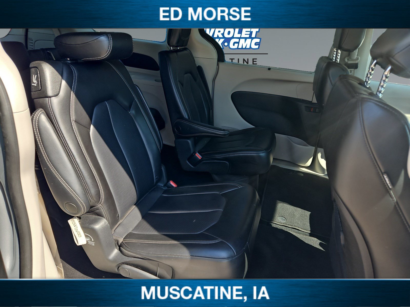 Used 2023 Chrysler Pacifica Touring-L FWD image 17