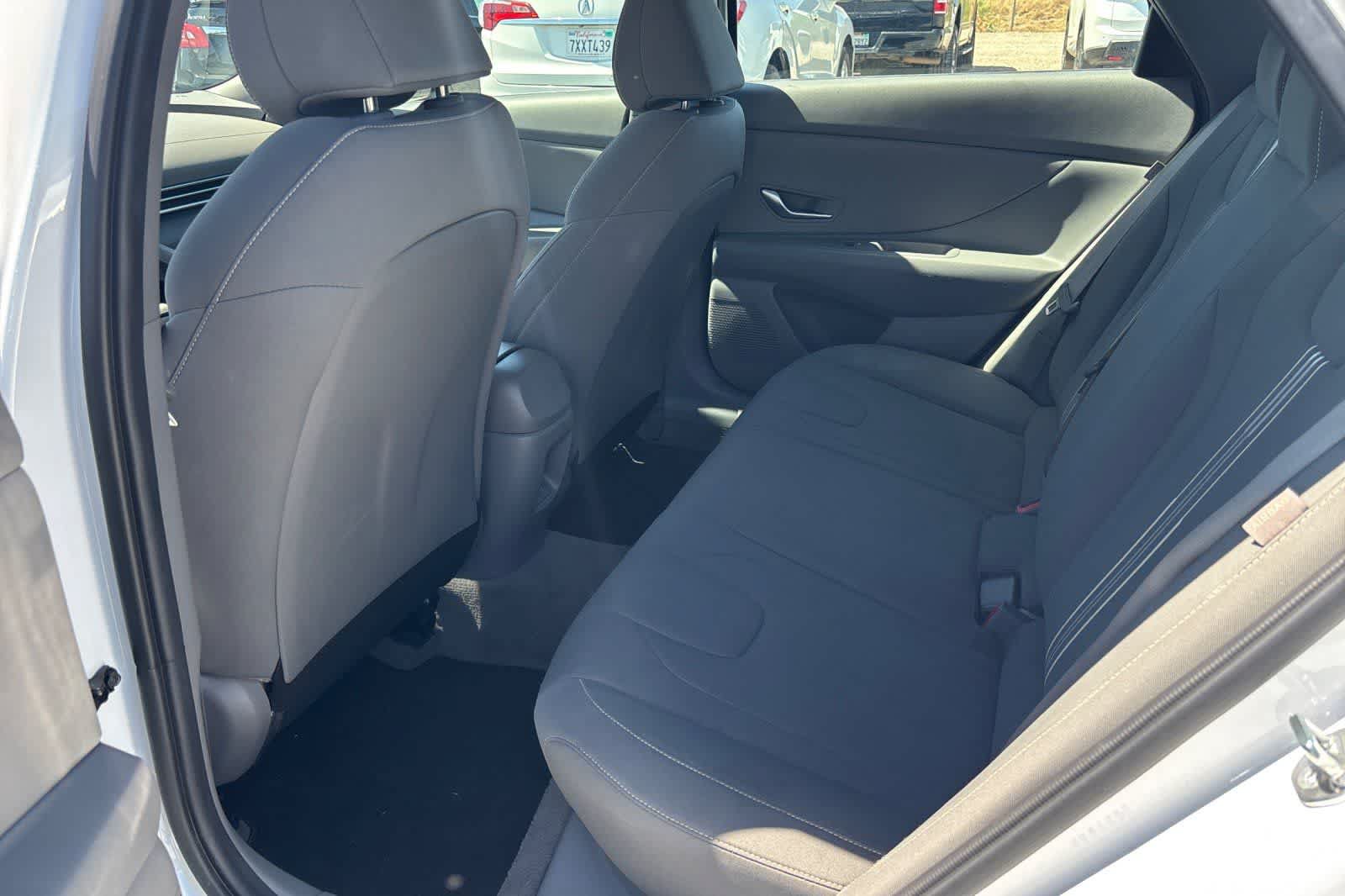 Used 2024 Hyundai Elantra SEL FWD image 5