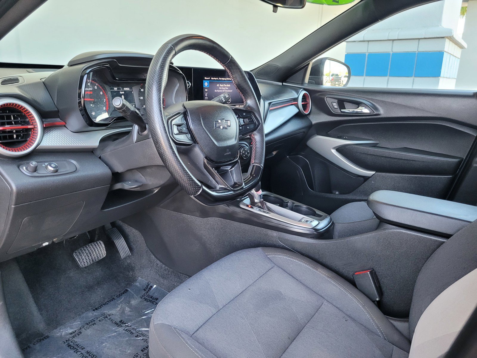 Used 2024 Chevrolet Trax RS FWD image 10