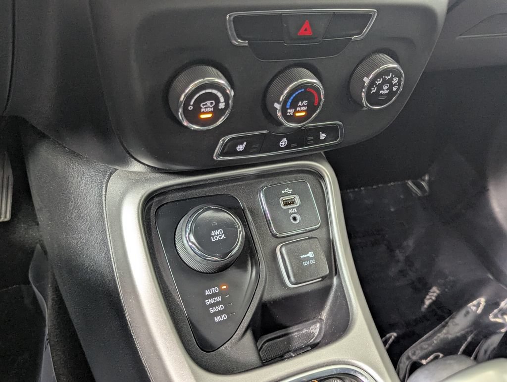 Used 2018 Jeep Compass Latitude w/ Cold Weather Group AWD/4WD image 19