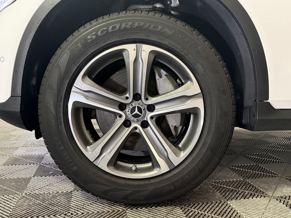 Used 2021 Mercedes-Benz GLC 300 4MATIC image 9