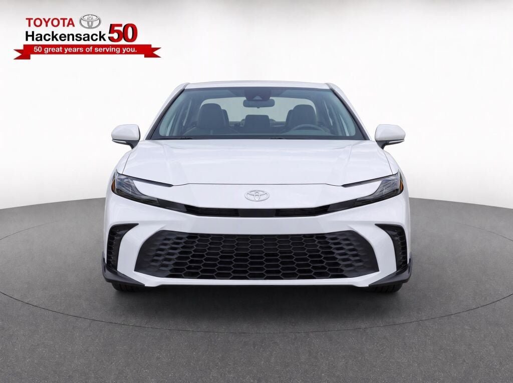 Used 2025 Toyota Camry SE FWD image 5