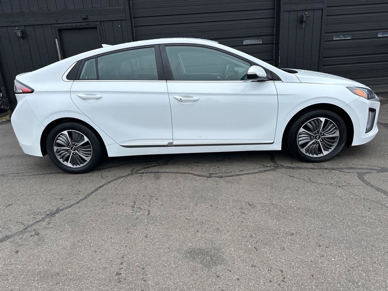 Used 2021 Hyundai Ioniq SEL FWD image 2