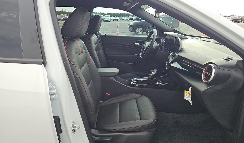 Used 2025 Chevrolet Trax RS w/ Driver Confidence Package FWD image 9
