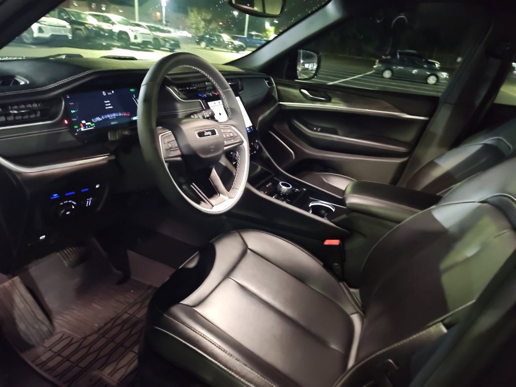 Used 2024 Jeep Grand Cherokee Limited 4xe AWD/4WD image 9