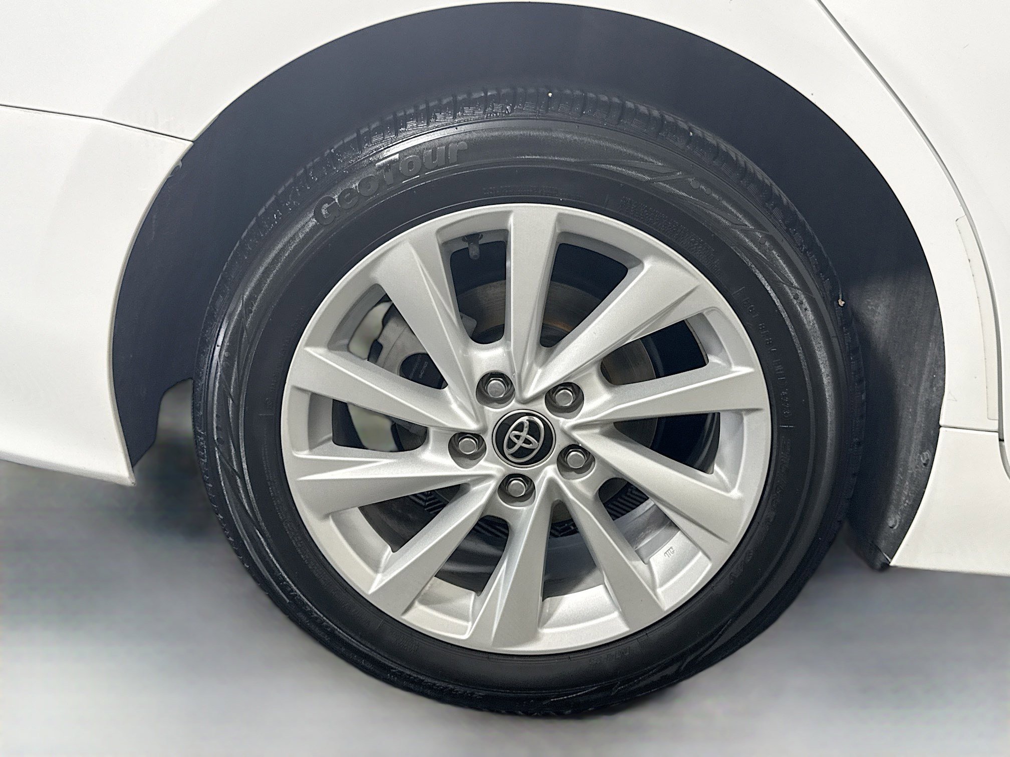Used 2021 Toyota Camry LE FWD image 32