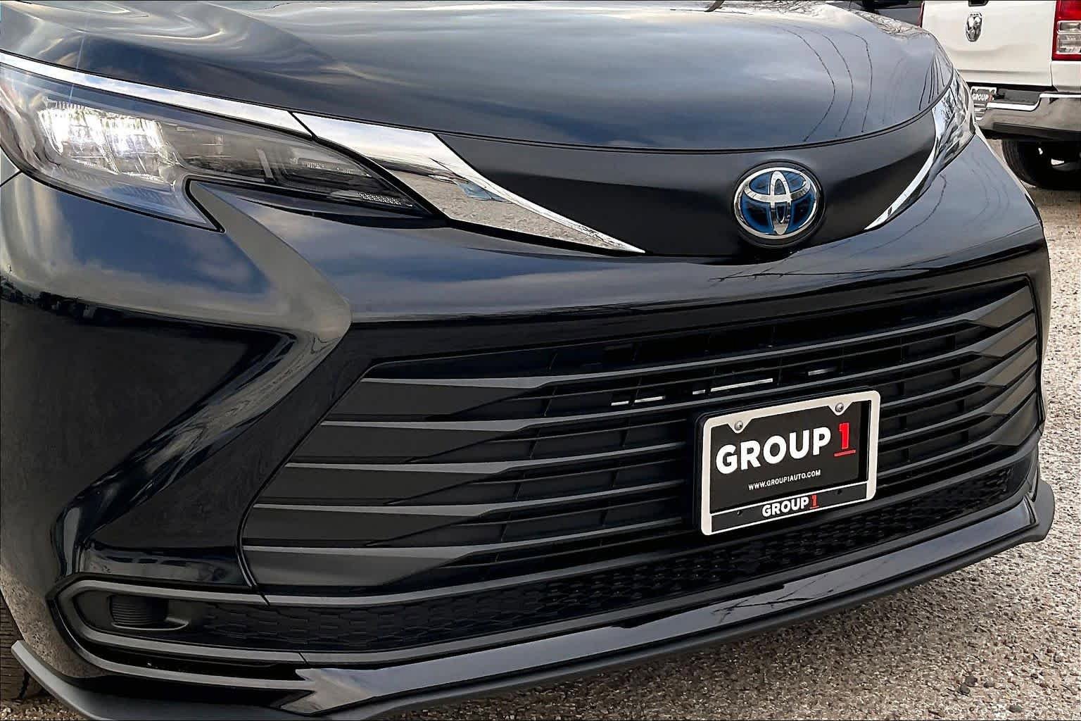 Used 2025 Toyota Sienna LE w/ LE Plus Package image 30