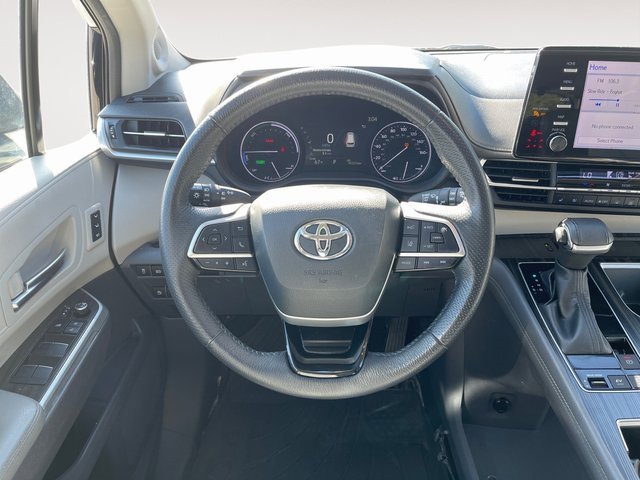 Used 2022 Toyota Sienna Limited image 12