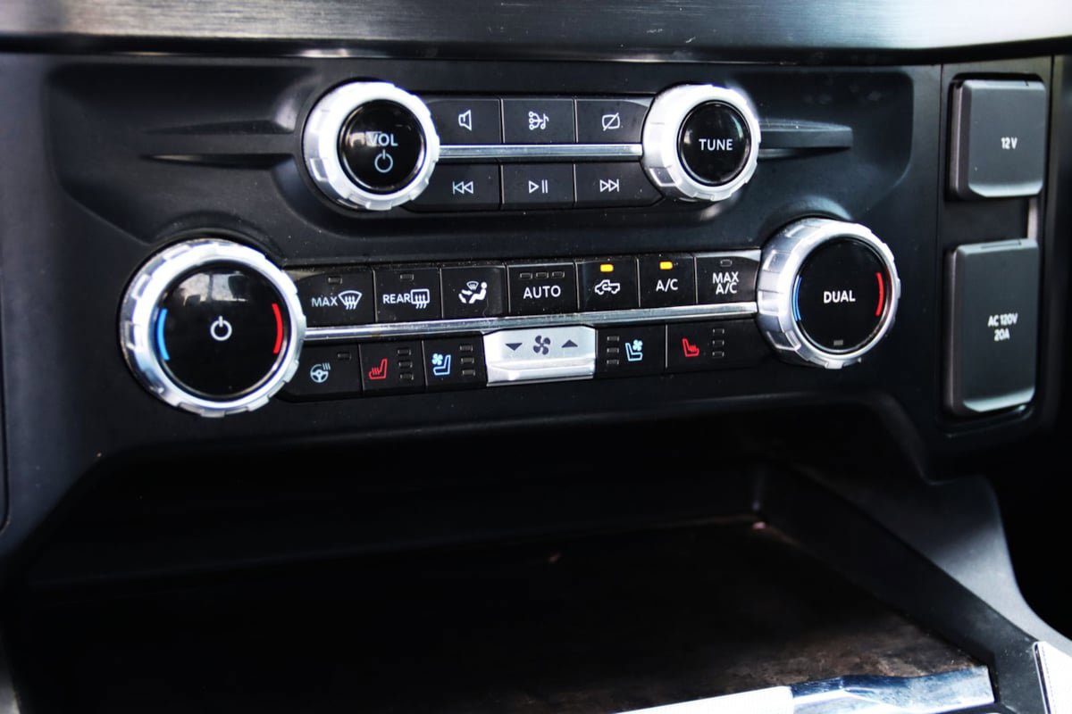 Used 2023 Ford F450 Lariat w/ Lariat Ultimate Package AWD/4WD image 38