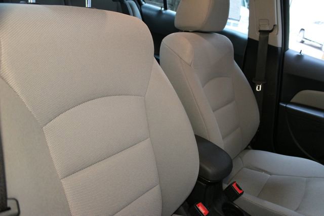 Used 2015 Chevrolet Cruze LT FWD image 11