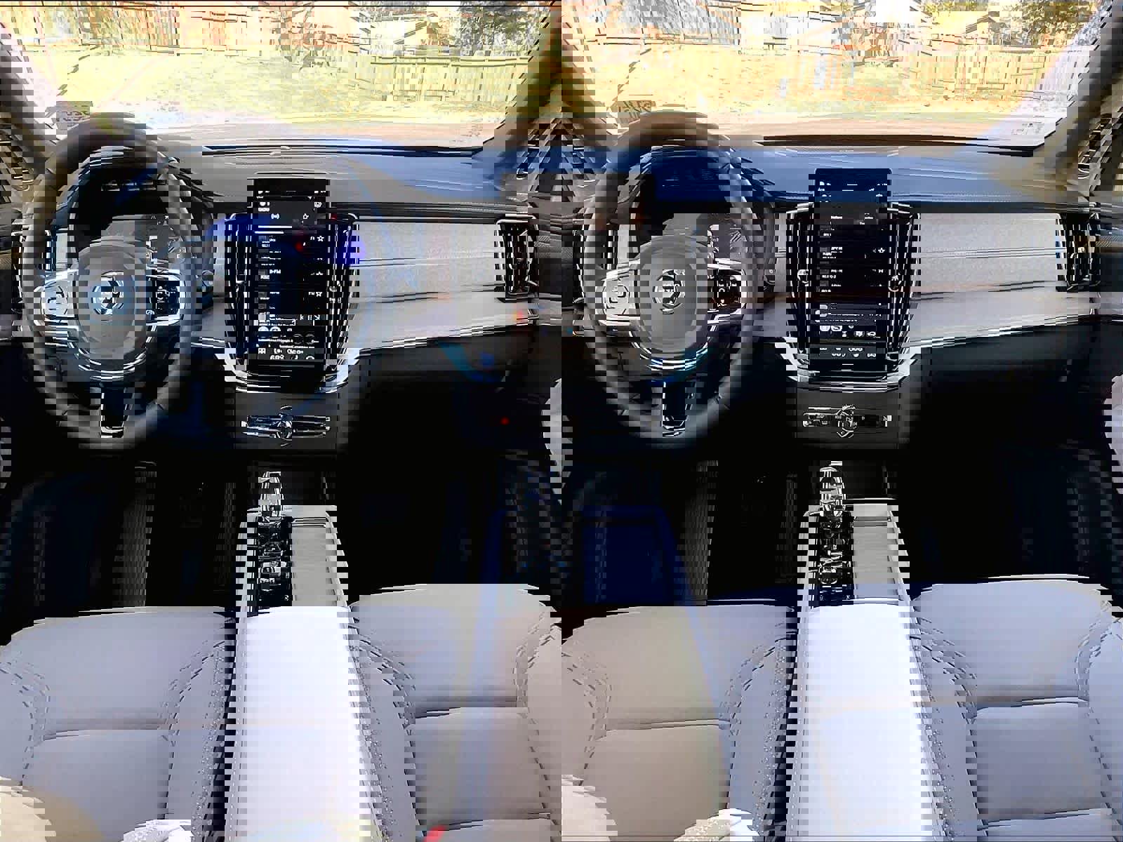 New 2026 Volvo XC90 T8 Plus w/ Protection Package Premier image 7